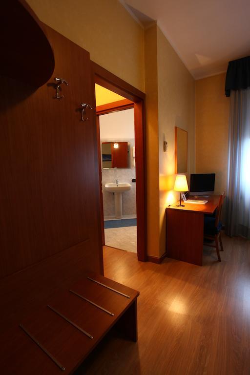 Hotel Lincoln Cinisello Balsamo Esterno foto