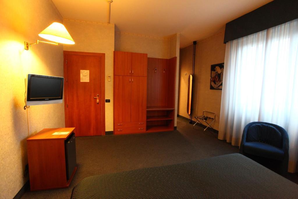 Hotel Lincoln Cinisello Balsamo Camera foto