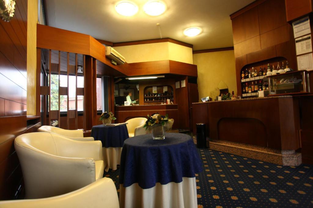 Hotel Lincoln Cinisello Balsamo Esterno foto