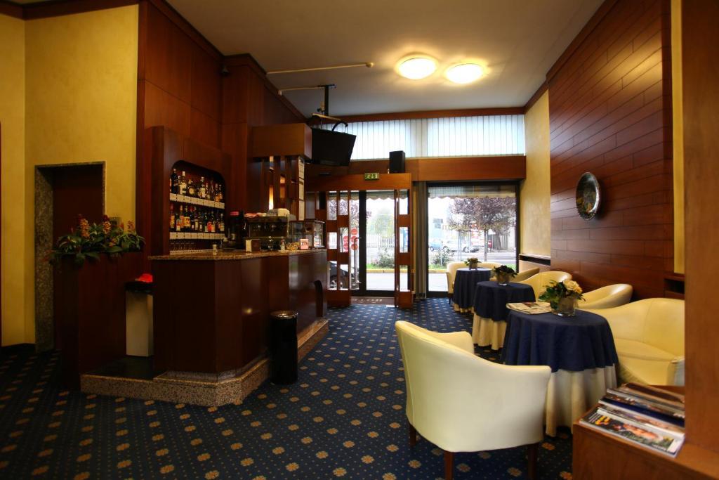 Hotel Lincoln Cinisello Balsamo Esterno foto