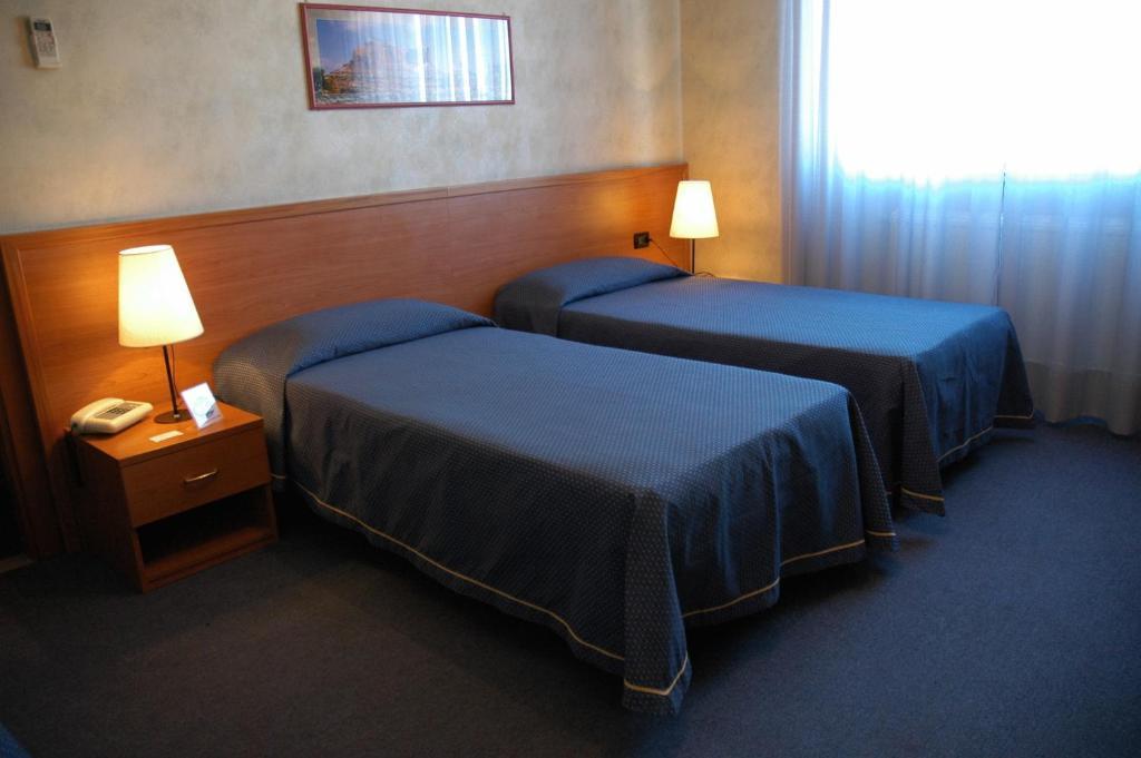 Hotel Lincoln Cinisello Balsamo Esterno foto